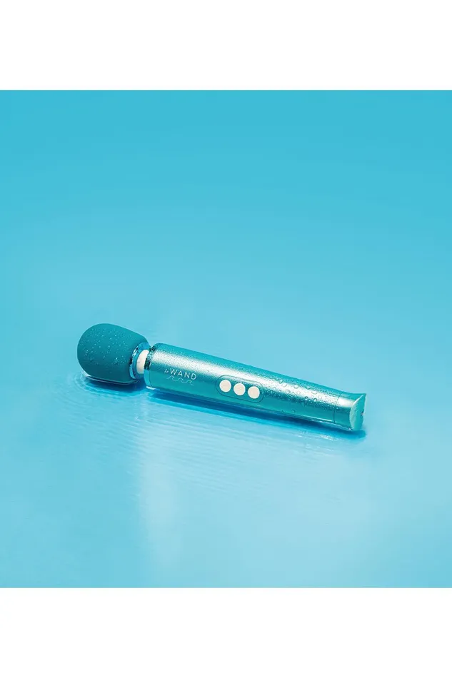 LE WAND Female Sex Toys Le Wand Dive Submersible Rechargeable Vibrating Massager
